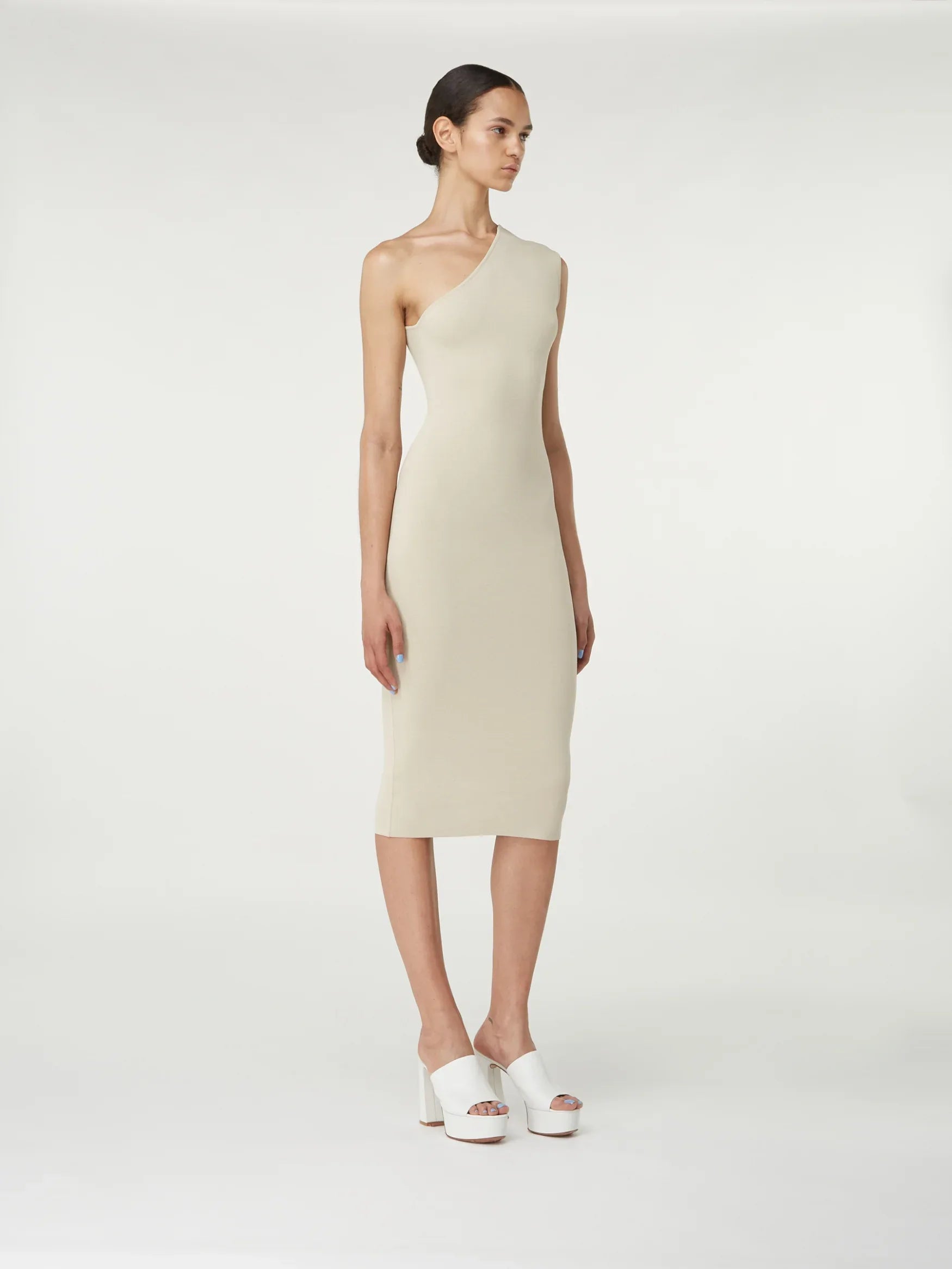 Arriba Midi Latte Rayon Blend One-Shoulder Midi Dress | GAUGE81 Latte / 34 Arriba Midi Latte Rayon Blend One-Shoulder Midi Dress | GAUGE81 Latte / 34